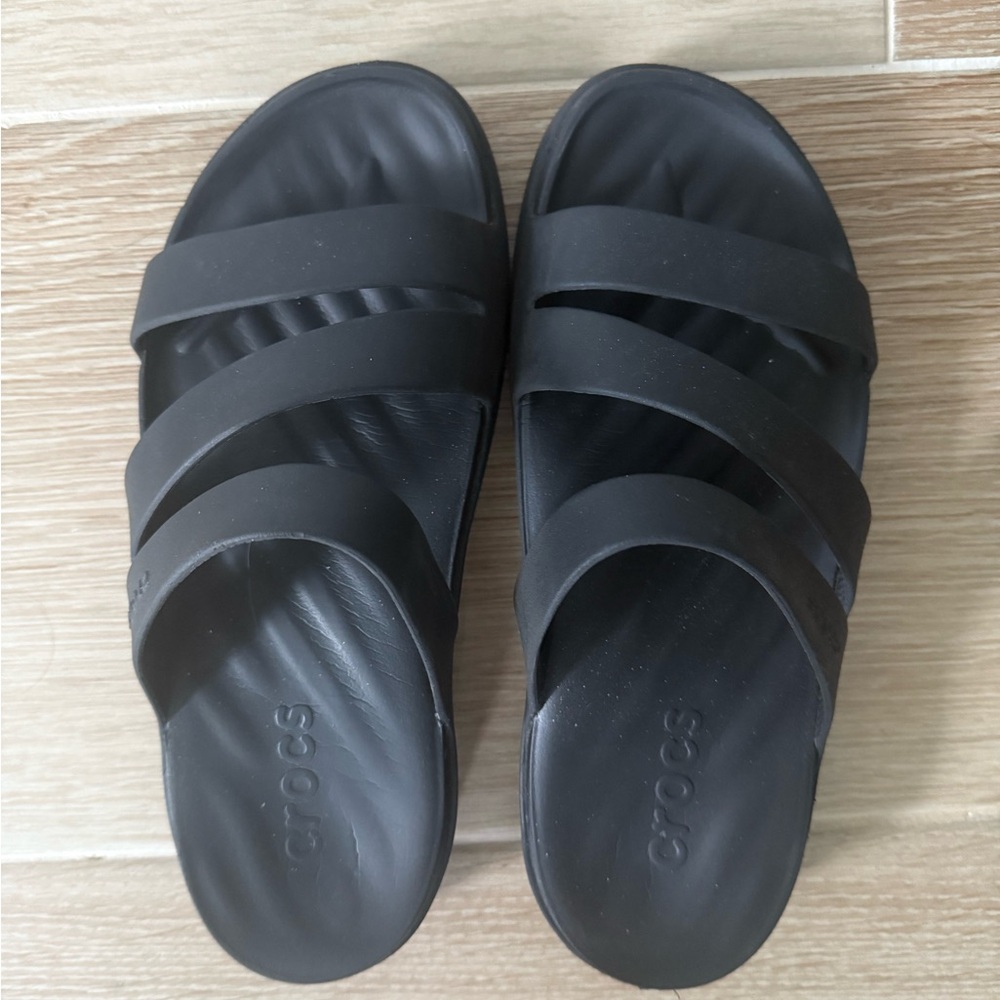 LAST CHANCE Crocs Getaway Strappy Sandals Black